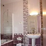 Restaurant Le Grillon 호텔 2*
