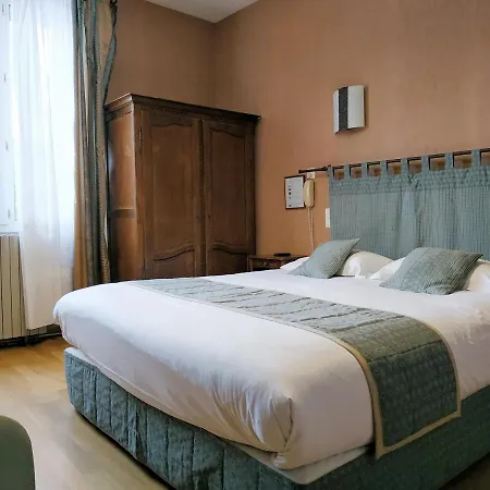 Restaurant Le Grillon فندق 2*