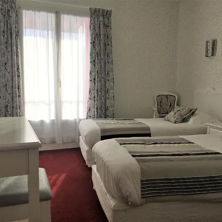 Hotel Restaurant Le Grillon 2*