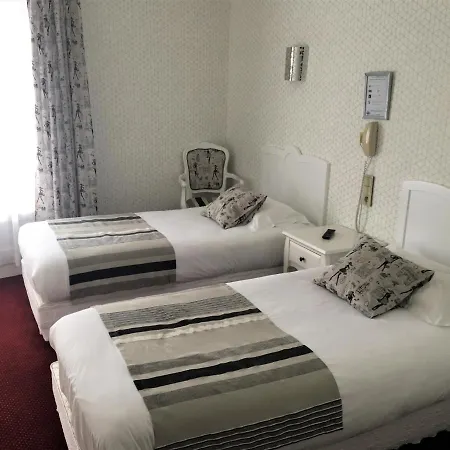 Restaurant Le Grillon Hotel 2*