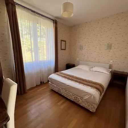 فندق Restaurant Le Grillon 2*