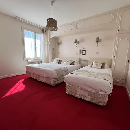 Restaurant Le Grillon Hotel 2*