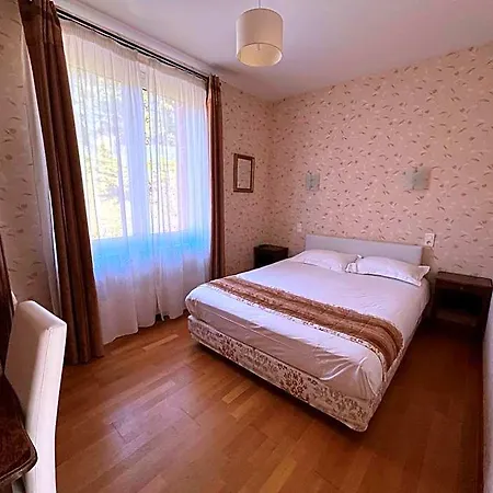 Hotell Restaurant Le Grillon 2*