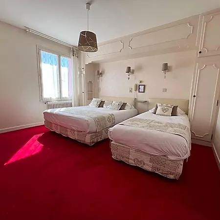 Hotell Restaurant Le Grillon 2*