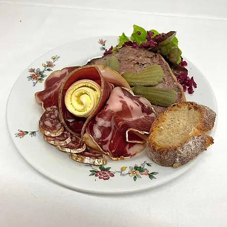 Restaurant Le Grillon Hotell Chambon-sur-Lac