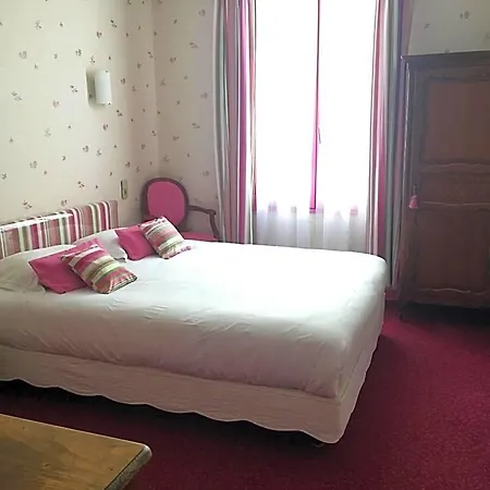 Restaurant Le Grillon Hotell