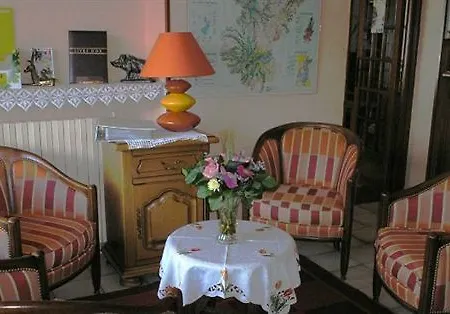 Отель Restaurant Le Grillon Шамбон-сюр-Лак