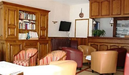 Отель Restaurant Le Grillon Шамбон-сюр-Лак