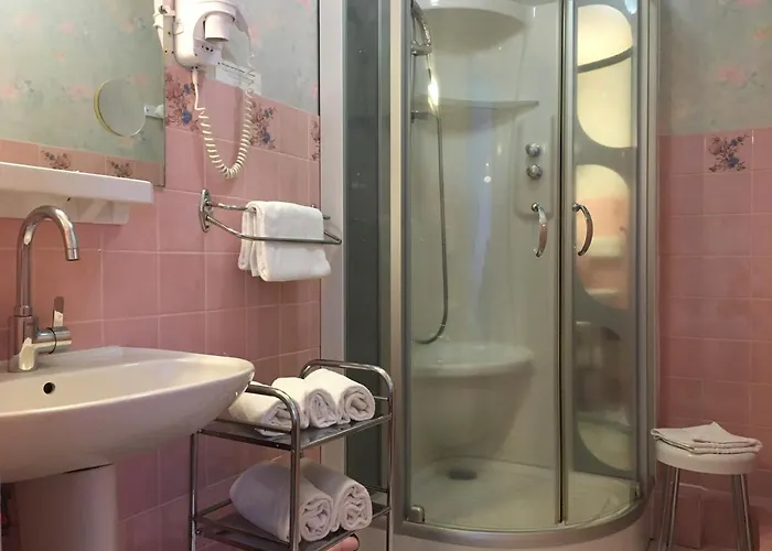 Hotel Restaurant Le Grillon 2*