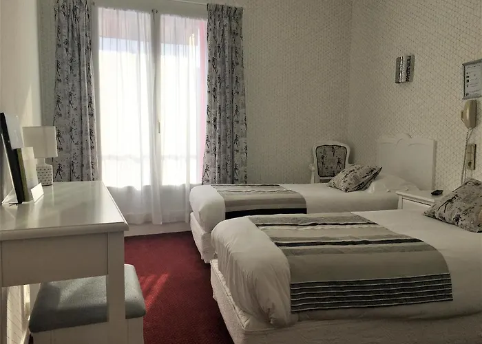 Hotel Restaurant Le Grillon 2*