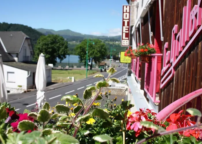 Restaurant Le Grillon Hotel Chambon-sur-Lac